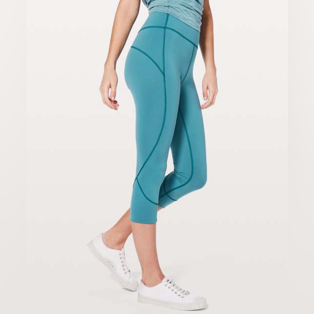 Lululemon In Movement Crop *Everlux 19" size 6